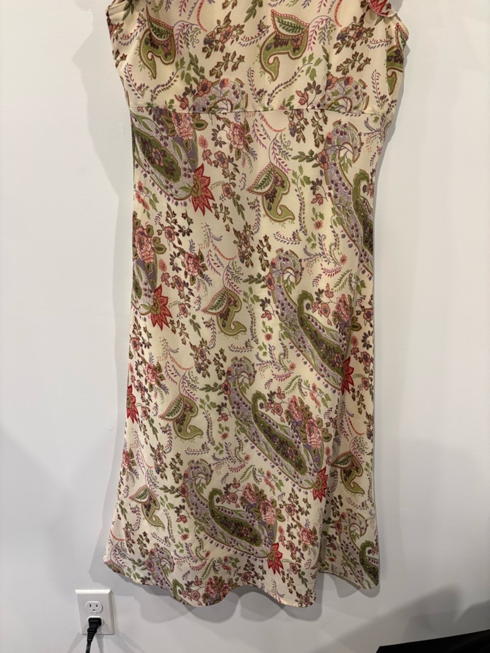 Floral Paisley Ruffle-Trim Sleeveless Dress in Cream brand: poet - Picture 8 of 8